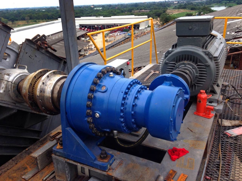 Planetary gear reducer for sugar industry